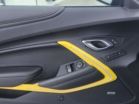 Used 2020 Chevrolet Camaro SS RWD image 28
