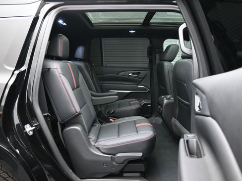 Used 2024 Chevrolet Traverse RS image 12