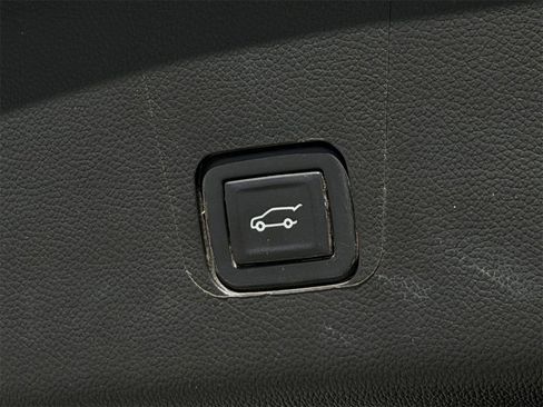 Certified 2023 Chevrolet Traverse RS image 32