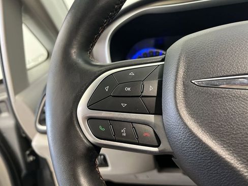 Used 2019 Chrysler Pacifica Touring-L image 31