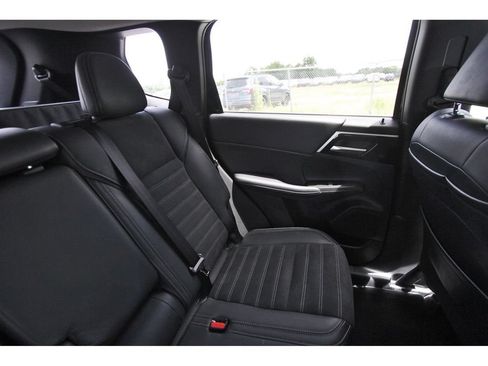 Used 2024 Mitsubishi Outlander SE FWD image 13