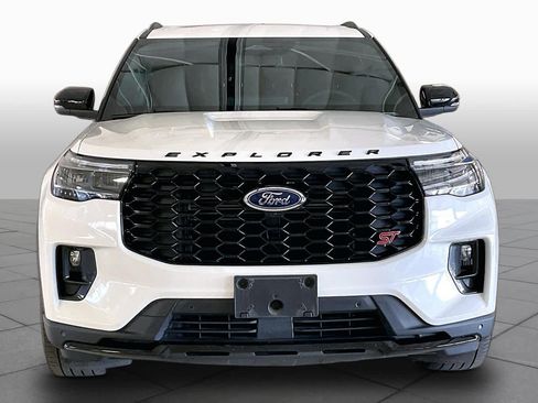 Used 2025 Ford Explorer ST AWD/4WD image 3