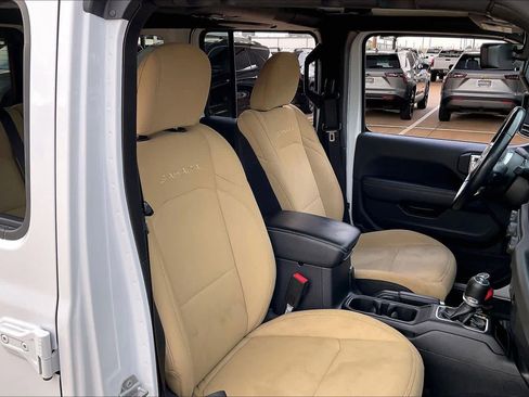 Used 2021 Jeep Wrangler Unlimited Sahara image 10