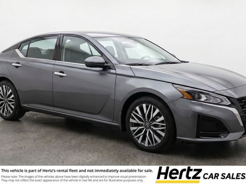 Used 2025 Nissan Altima 2.5 SV FWD image 1