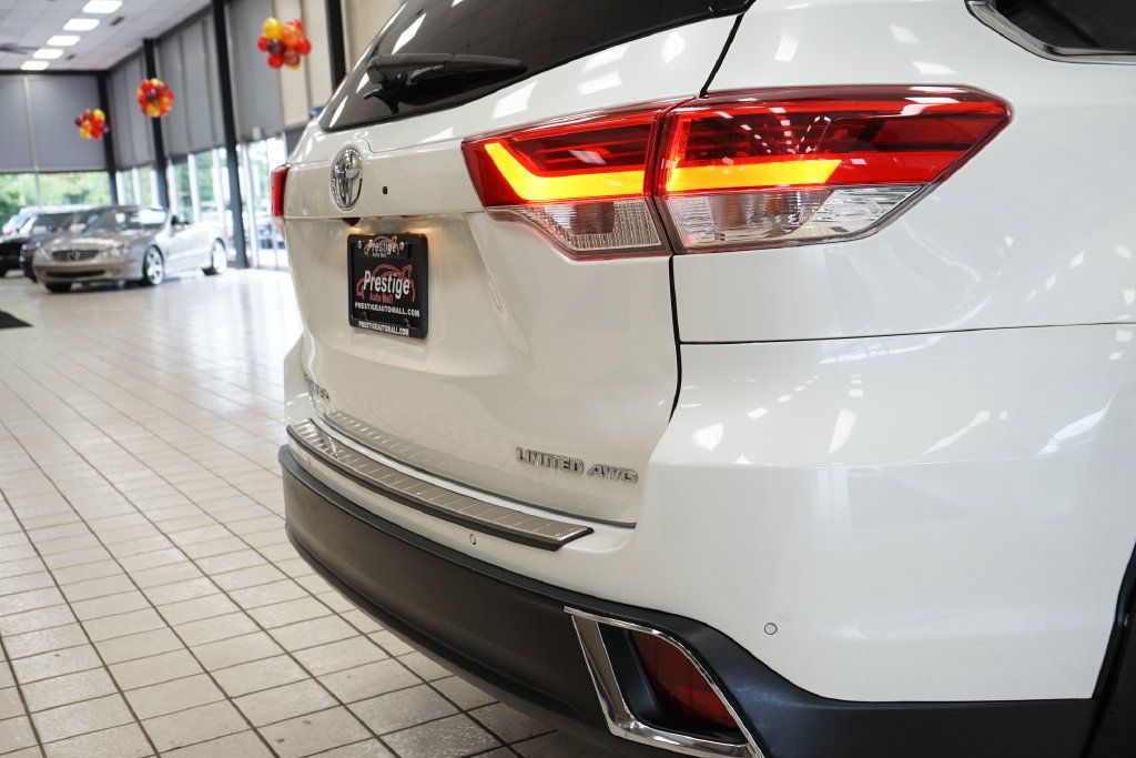 Used 2018 Toyota Highlander Limited Platinum AWD/4WD image 18