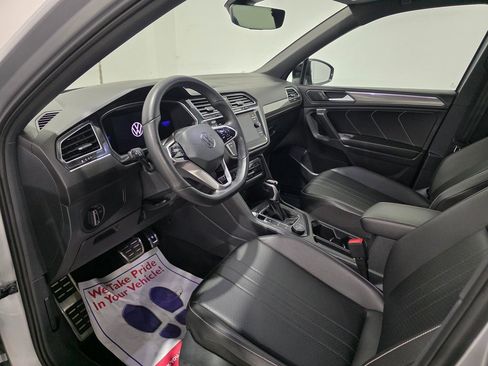 Used 2022 Volkswagen Tiguan SE R-Line image 16