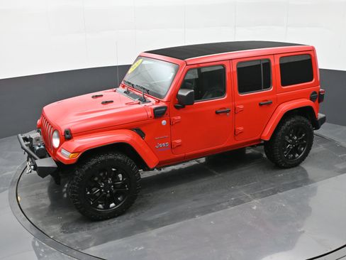 Used 2021 Jeep Wrangler Unlimited Sahara w/ Cold Weather Group image 27