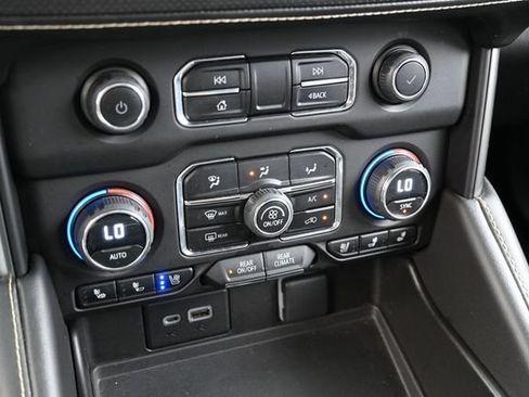 Used 2023 Chevrolet Tahoe Premier w/ Premium Package AWD/4WD image 25