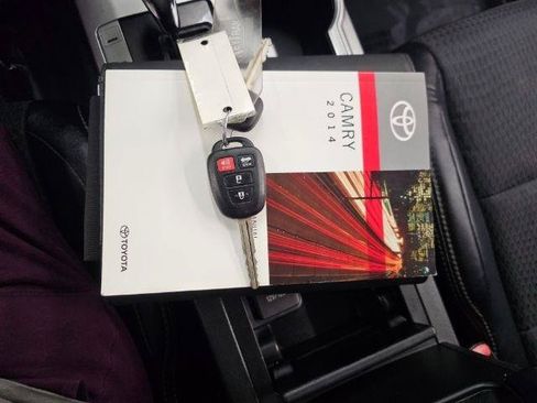 Used 2014 Toyota Camry SE FWD image 21