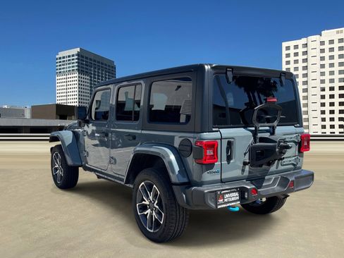 Used 2024 Jeep Wrangler Unlimited w/ Convenience Group AWD/4WD image 3