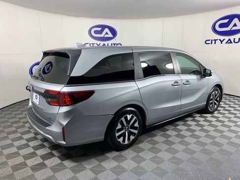 Used 2025 Honda Odyssey EX-L image 3