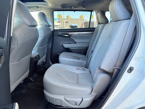 Used 2021 Toyota Highlander Limited AWD/4WD image 22