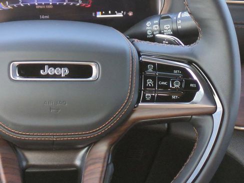 New 2025 Jeep Grand Cherokee L Summit w/ MOPAR Finishing Package AWD/4WD image 24
