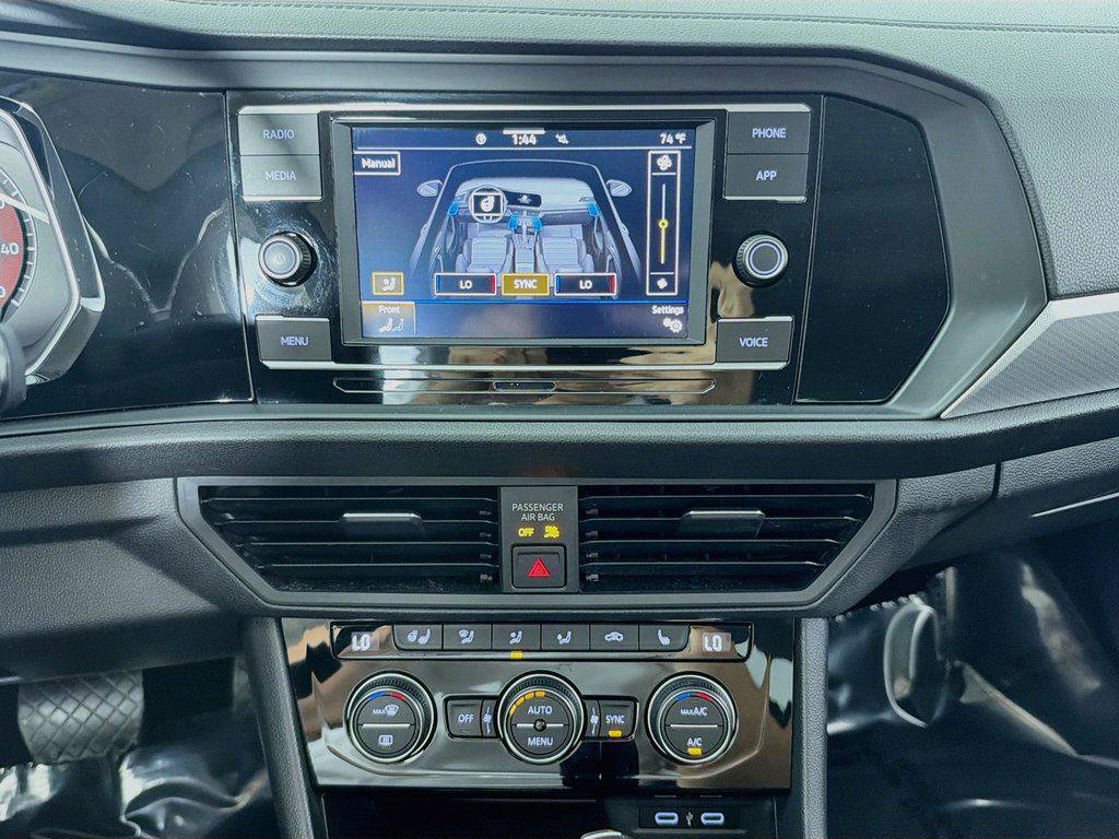Used 2020 Volkswagen Jetta SE w/ SE Cold Weather Package FWD image 15