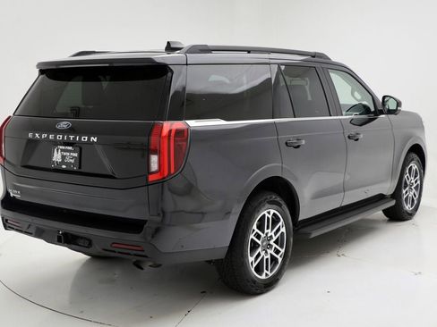 Used 2025 Ford Expedition Active AWD/4WD image 8