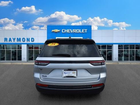 Used 2025 Jeep Grand Cherokee Limited AWD/4WD image 4
