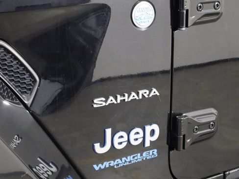 Used 2022 Jeep Wrangler Unlimited Sahara w/ Cold Weather Group AWD/4WD image 41