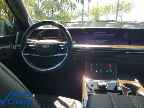 Certified 2026 Cadillac Escalade Platinum Sport w/ LPO, ONYX Package AWD/4WD image 17