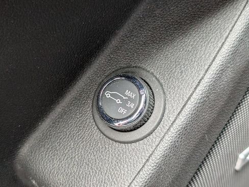 Used 2018 Chevrolet Traverse LT FWD image 36