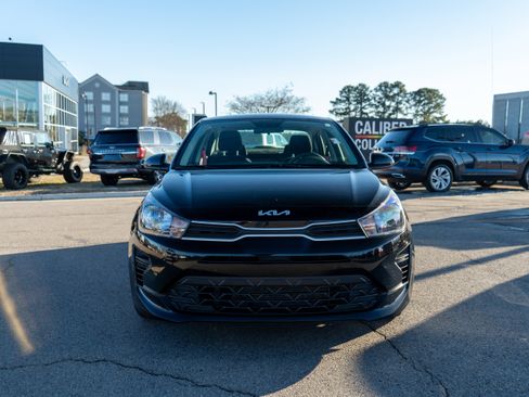 Used 2023 Kia Rio LX image 3