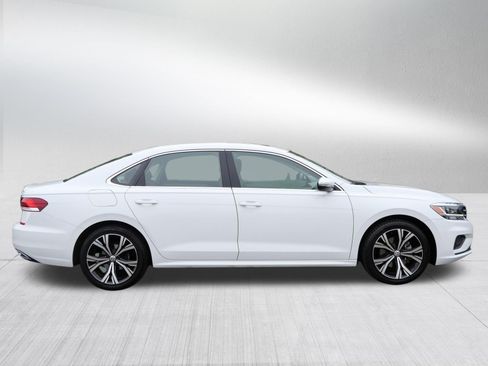 Used 2021 Volkswagen Passat 2.0T SE FWD image 8