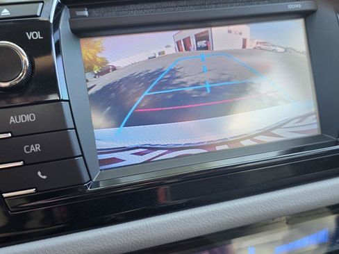 Used 2015 Toyota Corolla LE FWD image 19