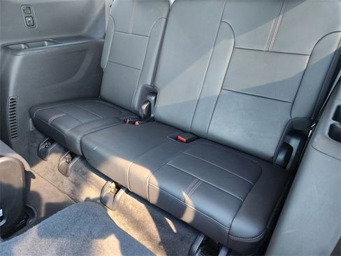 Used 2023 Chevrolet Traverse RS image 31