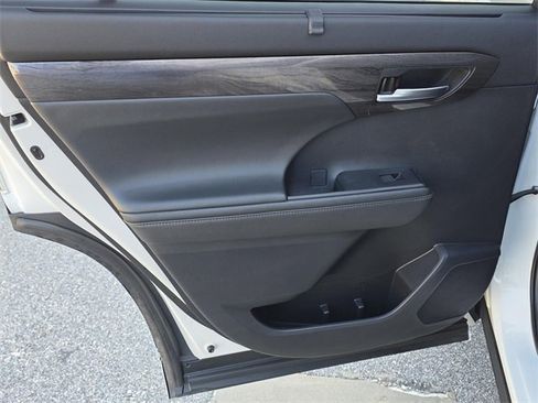 Used 2021 Toyota Highlander Limited image 40