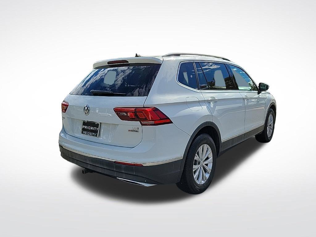 Used 2018 Volkswagen Tiguan SE w/ Panoramic Sunroof Package AWD/4WD image 3