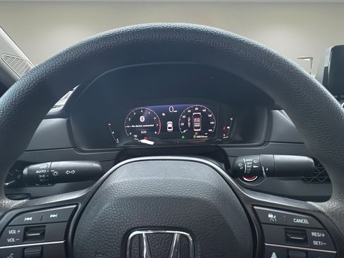 Used 2023 Honda Accord EX image 9
