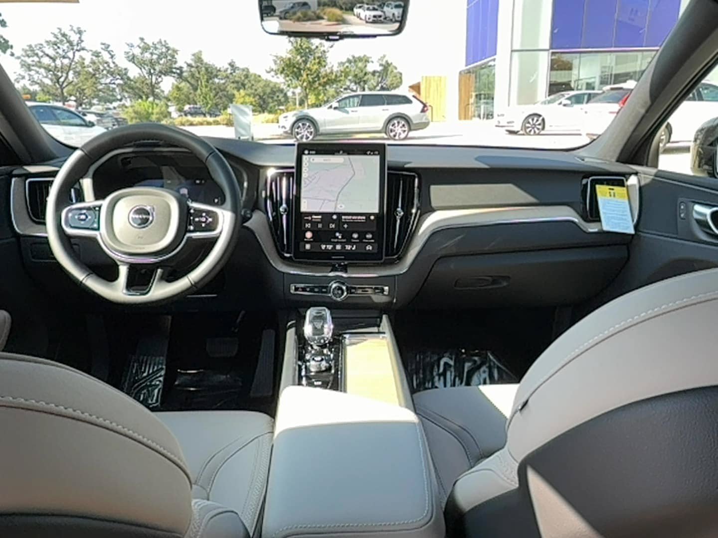 Used 2026 Volvo XC60 B5 Plus w/ Protection Package Premier AWD/4WD image 17