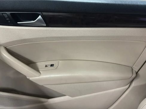 Used 2014 Volkswagen Passat 1.8T SEL Premium FWD image 17