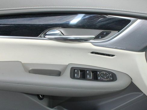 Used 2024 Cadillac XT6 Premium Luxury image 15