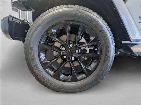 Used 2022 Jeep Wrangler Unlimited Sahara w/ Cold Weather Group AWD/4WD image 24