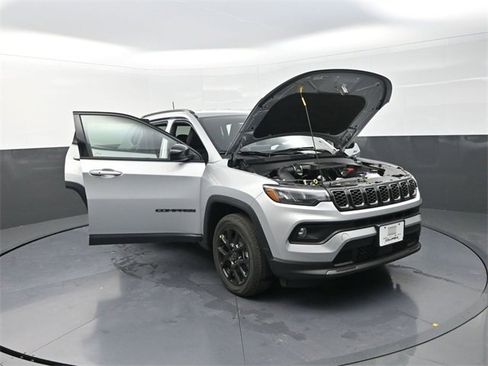 New 2026 Jeep Compass Latitude image 25