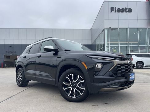 Used 2025 Chevrolet TrailBlazer ACTIV w/ Driver Confidence Package image 1