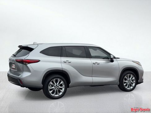 Used 2023 Toyota Highlander Limited image 5