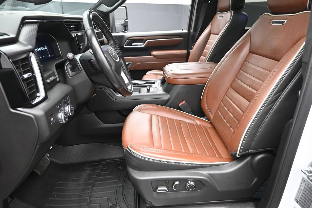 Used 2025 GMC Sierra 2500 Denali Ultimate AWD/4WD image 15