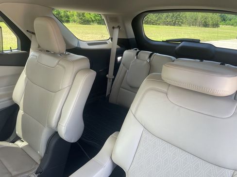 Used 2020 Ford Explorer Platinum w/ Premium Technology Package AWD/4WD image 26