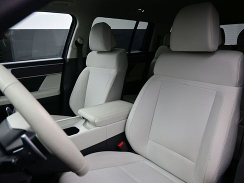 Certified 2026 Hyundai Santa Fe SE image 12