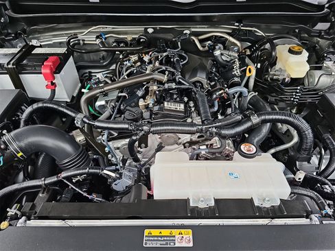 Used 2025 Toyota Tacoma SR5 image 30