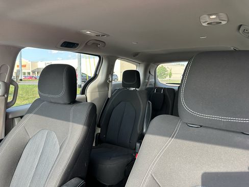Used 2022 Chrysler Voyager LX FWD image 25