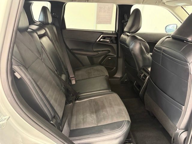 Used 2025 Mitsubishi Outlander SE AWD/4WD image 25