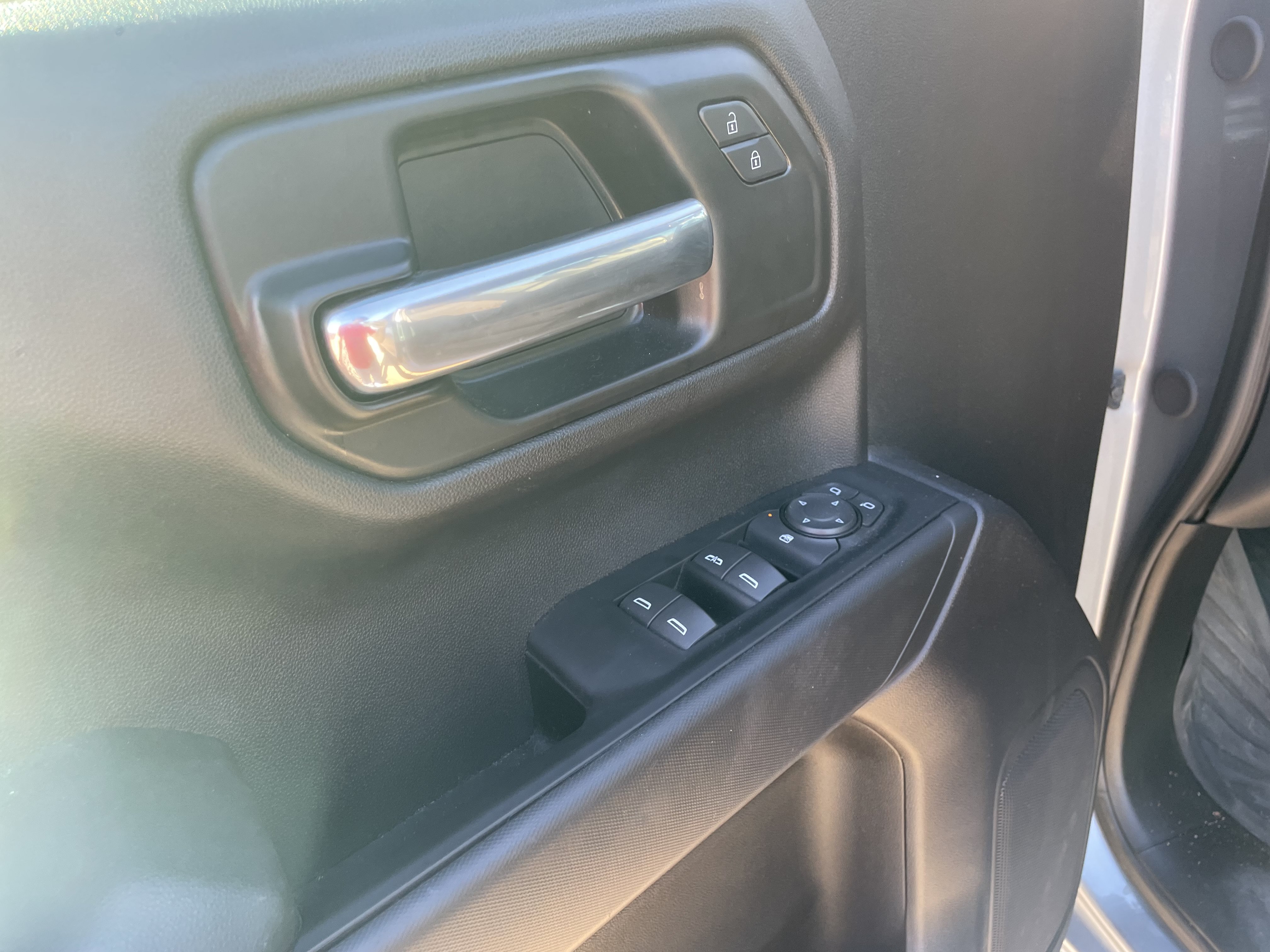 Used 2026 Chevrolet Silverado 1500 Custom Trail Boss w/ LPO, Dark Essentials Package AWD/4WD image 13
