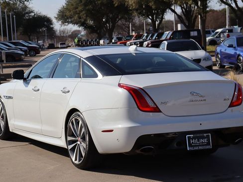 Used 2018 Jaguar XJ R-Sport image 9