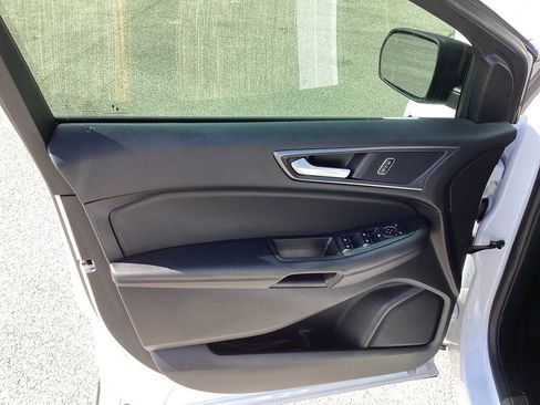 Used 2021 Ford Edge SE image 20