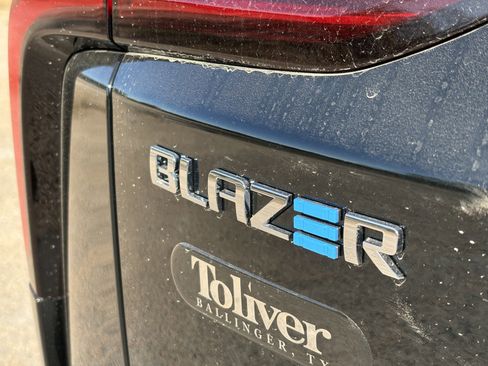 New 2026 Chevrolet Blazer EV LT image 10