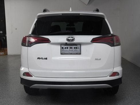Used 2017 Toyota RAV4 XLE FWD image 12