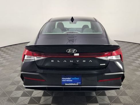 Certified 2025 Hyundai Elantra SEL FWD image 4