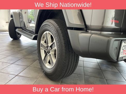 Used 2018 Jeep Wrangler Unlimited Sahara AWD/4WD image 17